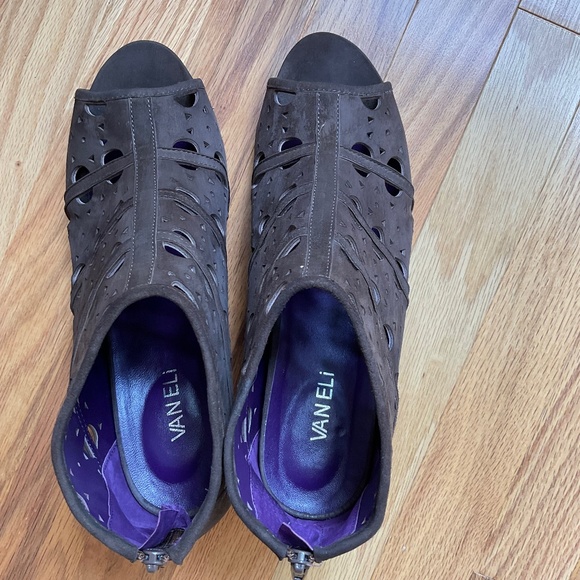 VANELI Laser cut out Peep Toe Booties, Size 10 - Picture 7 of 8